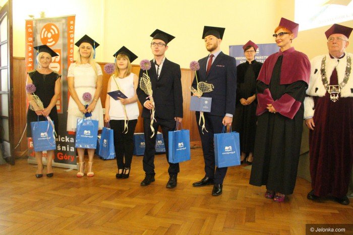 studenci-odebrali-dyplomy-foto-69896