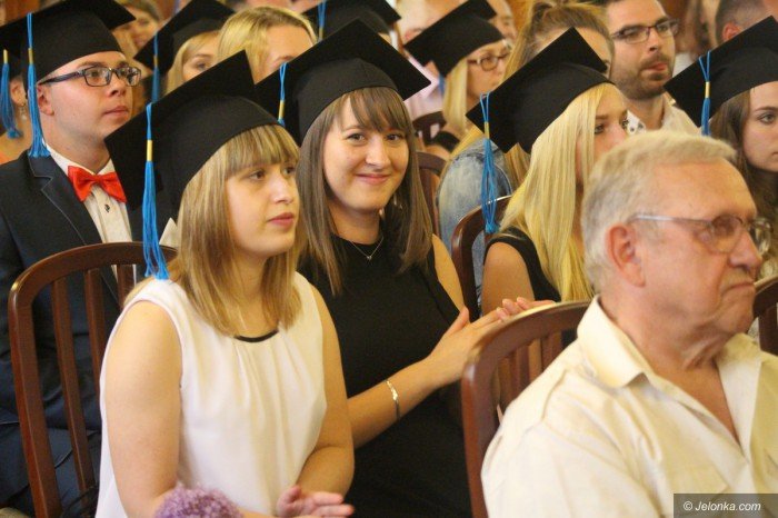 studenci-odebrali-dyplomy-foto-69896
