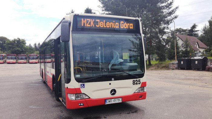 w-autobusie-mzk-podadujesz-komorke-foto-69903