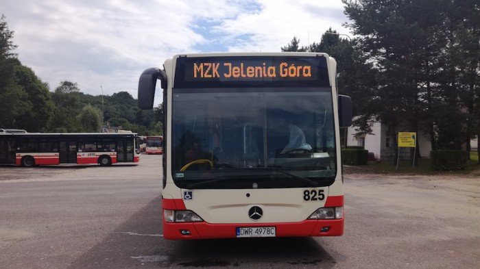 w-autobusie-mzk-podadujesz-komorke-foto-69903