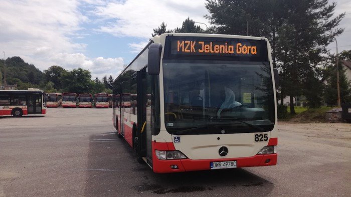 w-autobusie-mzk-podadujesz-komorke-foto-69903