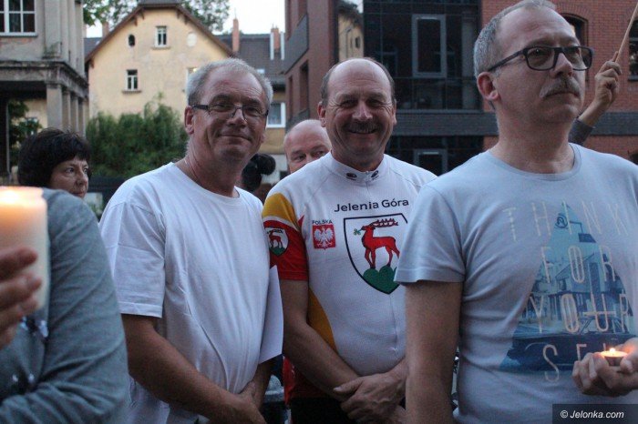 opozycja-nadal-protestuje-apeluja-o-weto-foto-69927