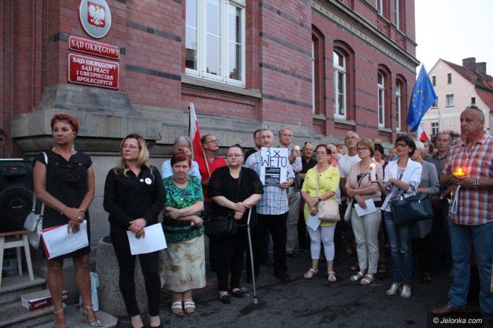 opozycja-nadal-protestuje-apeluja-o-weto-foto-69927
