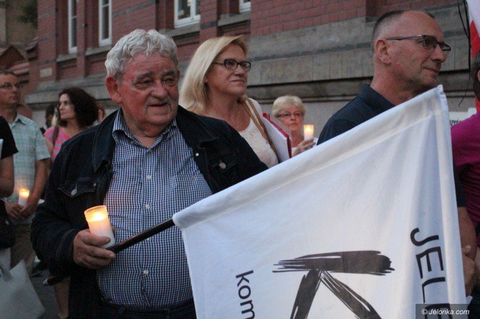 opozycja-nadal-protestuje-apeluja-o-weto-foto-69927