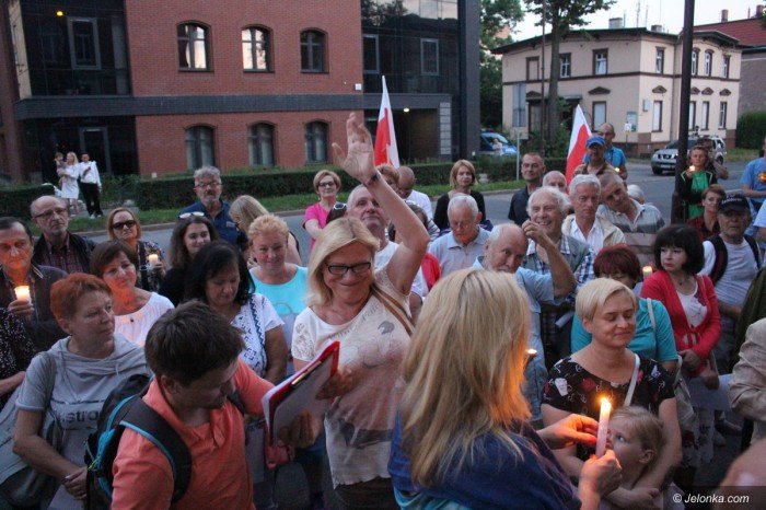 opozycja-nadal-protestuje-apeluja-o-weto-foto-69927