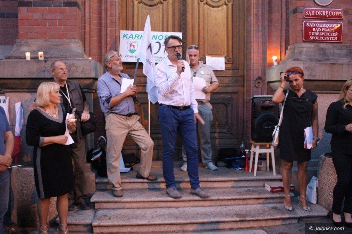 opozycja-nadal-protestuje-apeluja-o-weto-foto-69927