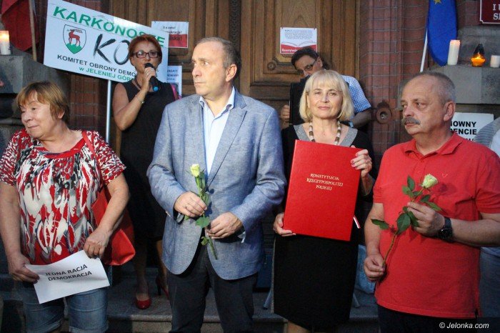 schetyna-w-jeleniej-gorze-w-obronie-sadow-foto-69933