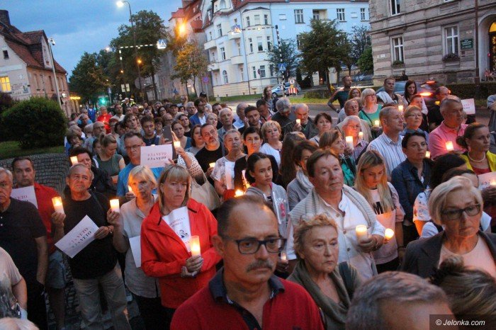 schetyna-w-jeleniej-gorze-w-obronie-sadow-foto-69933