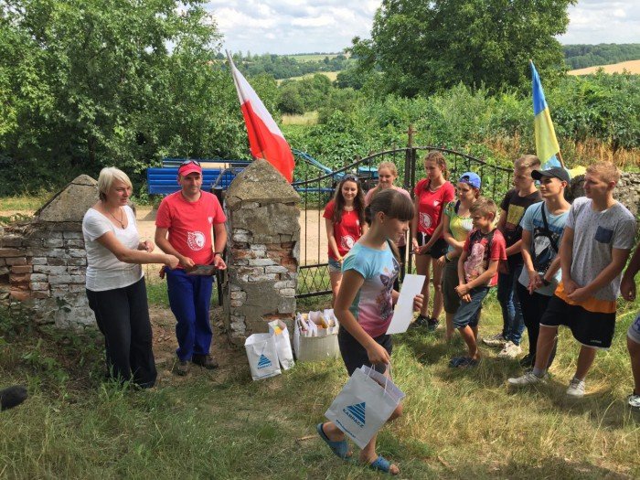 wolontariusze-z-karpacza-wrocili-z-kresow-foto-69967