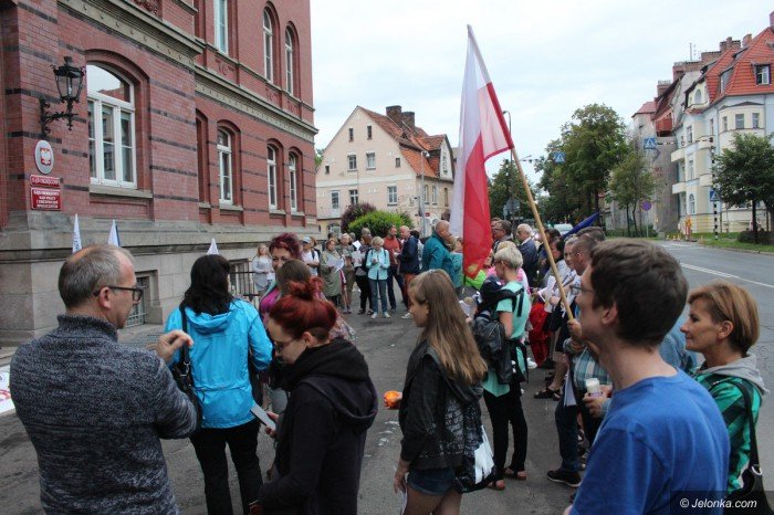 jeleniogorski-kod-zawiesza-protesty-foto-69982