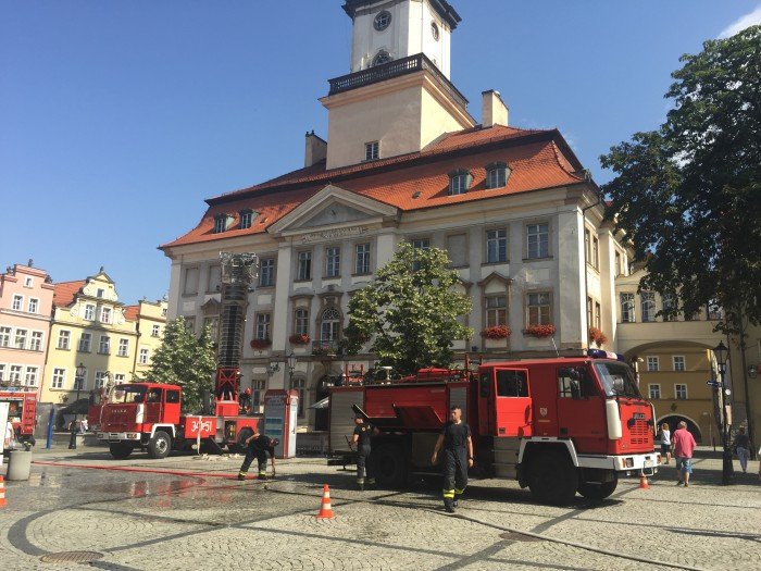 cwiczenia-strazackie-na-placu-ratuszowym-foto-70060