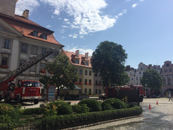 cwiczenia-strazackie-na-placu-ratuszowym-foto-70060