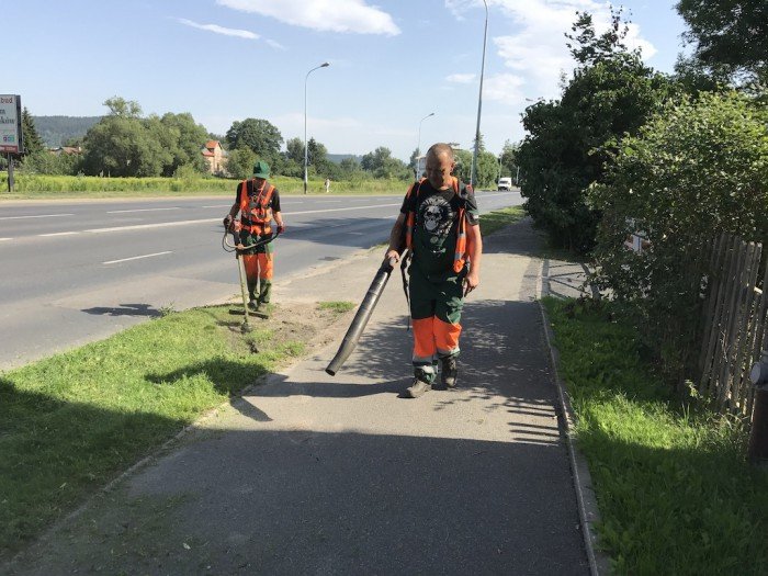 w-miescie-kosza-plewia-sprzataja-foto-70070