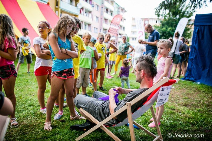 skoczyli-na-kolejne-podworko-byo-swietnie-foto-70091