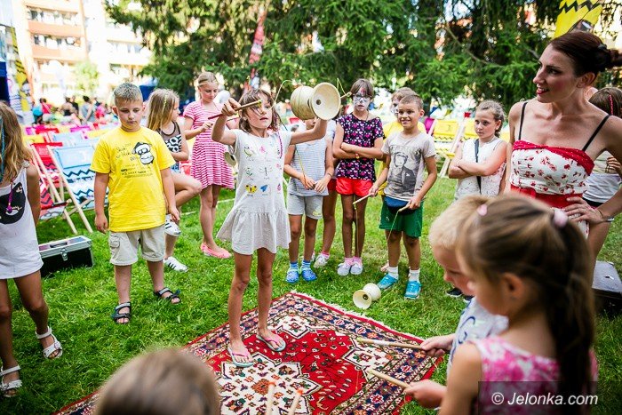 skoczyli-na-kolejne-podworko-byo-swietnie-foto-70091