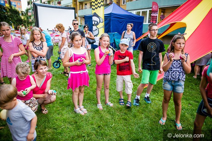 skoczyli-na-kolejne-podworko-byo-swietnie-foto-70091