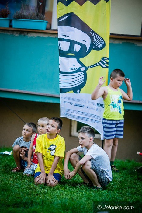 skoczyli-na-kolejne-podworko-byo-swietnie-foto-70091