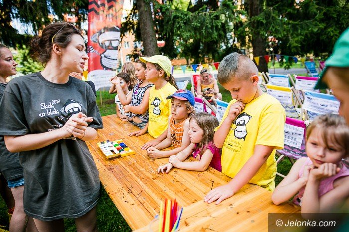 skoczyli-na-kolejne-podworko-byo-swietnie-foto-70091