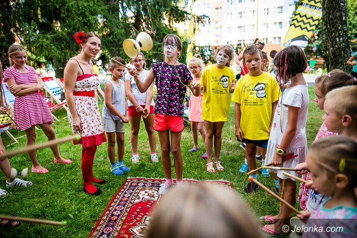 skoczyli-na-kolejne-podworko-byo-swietnie-foto-70091