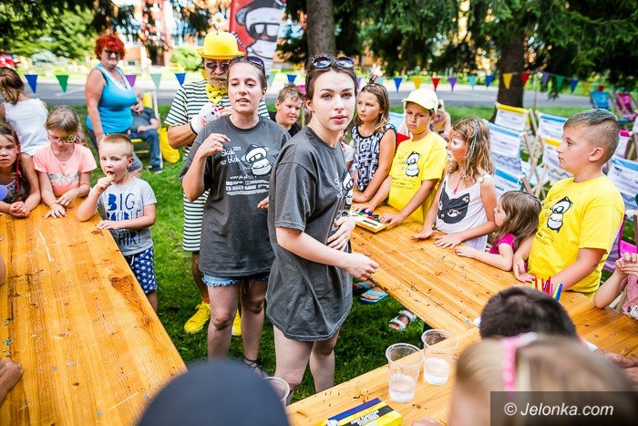 skoczyli-na-kolejne-podworko-byo-swietnie-foto-70091