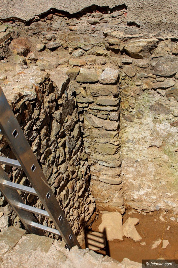 prace-archeologiczne-przy-wiezy-ksiazecej-foto-70181