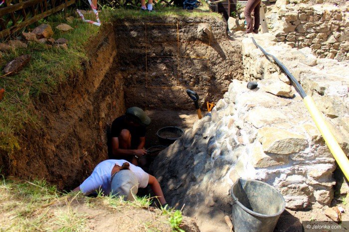 prace-archeologiczne-przy-wiezy-ksiazecej-foto-70181