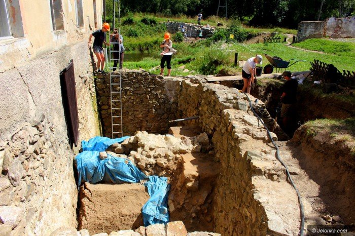 prace-archeologiczne-przy-wiezy-ksiazecej-foto-70181