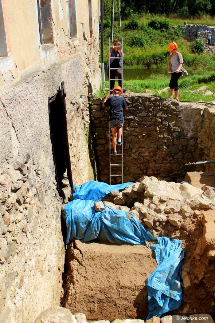 prace-archeologiczne-przy-wiezy-ksiazecej-foto-70181