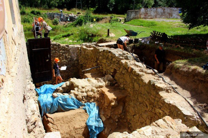 prace-archeologiczne-przy-wiezy-ksiazecej-foto-70181