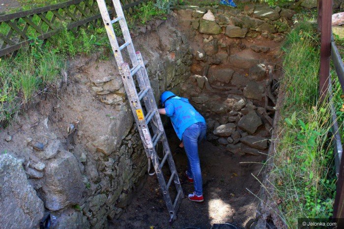 prace-archeologiczne-przy-wiezy-ksiazecej-foto-70181