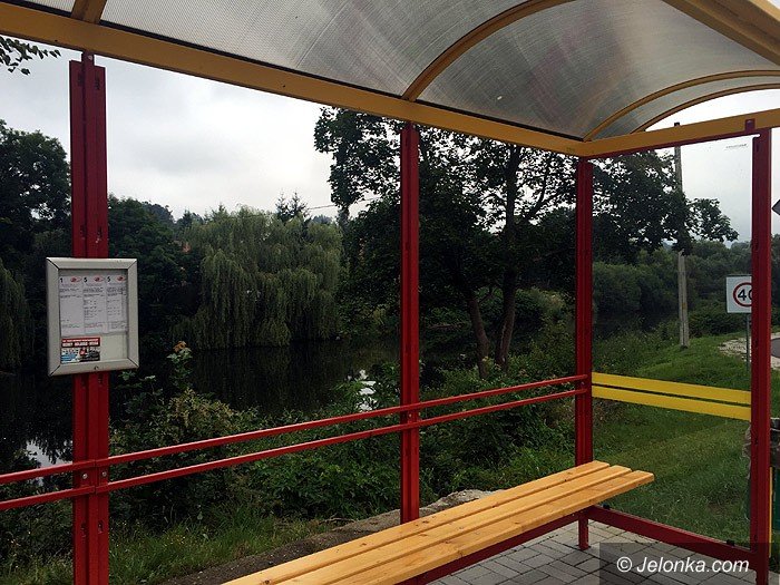 wandale-dewastuja-wiaty-na-przystankach-foto-70264