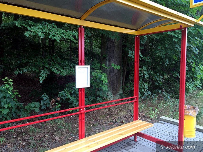 wandale-dewastuja-wiaty-na-przystankach-foto-70264