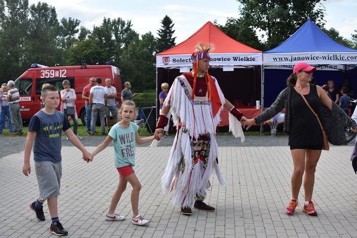 janowicki-festyn-soecki-z-indianami-foto-70355
