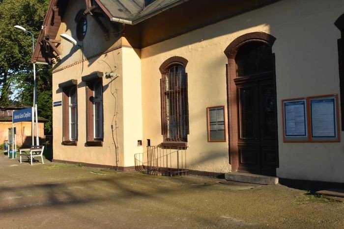 podrozni-mokna-na-dworcu-w-cieplicach-foto-70384
