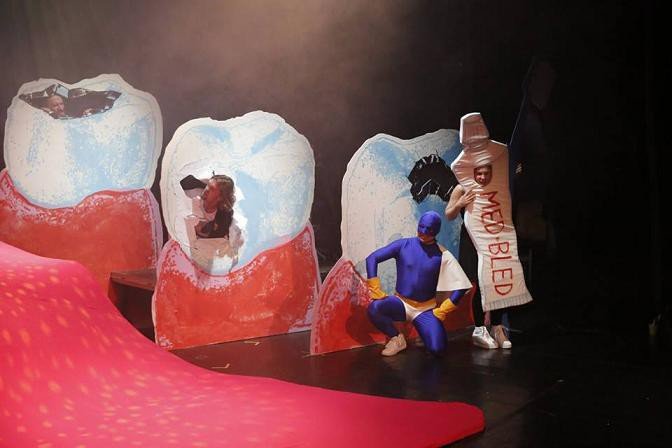 cos-na-zab-na-festiwalu-teatrow-dla-dzieci-dziecinada-foto-70386