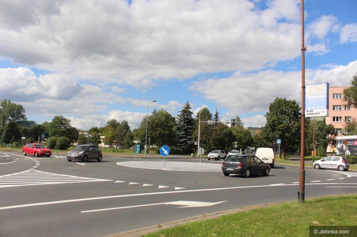wprowadzono-ruch-okrezny-przy-rondzie-foto-70497
