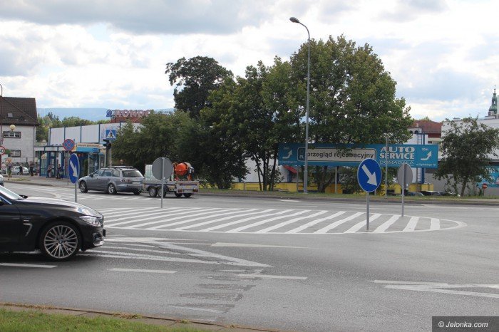 wprowadzono-ruch-okrezny-przy-rondzie-foto-70497