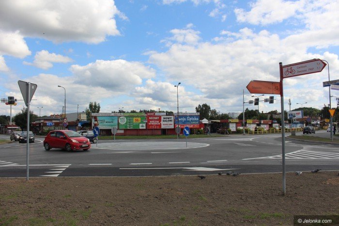 wprowadzono-ruch-okrezny-przy-rondzie-foto-70497