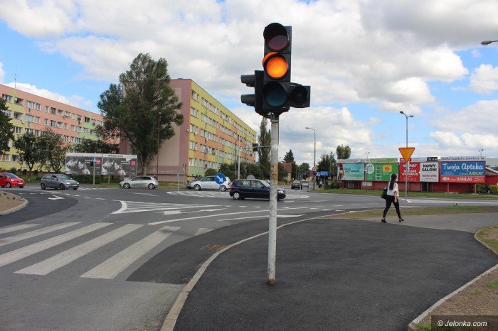 wprowadzono-ruch-okrezny-przy-rondzie-foto-70497