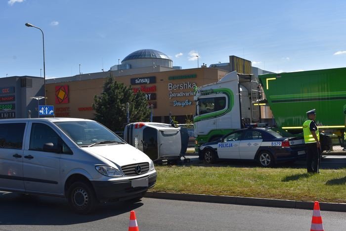 zderzenie-z-udziaem-radiowozu-na-jana-pawa-ii-foto-70518