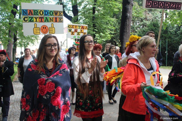 wspolnie-czytali-wesele-wyspianskiego-foto-70607