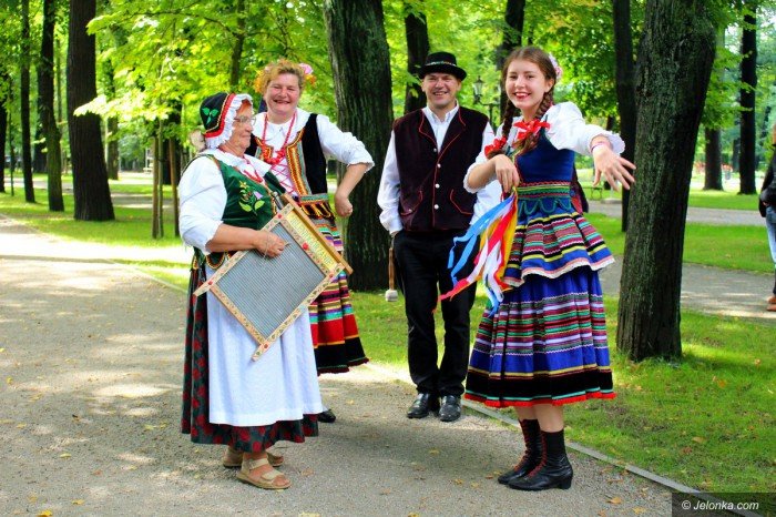 wspolnie-czytali-wesele-wyspianskiego-foto-70607