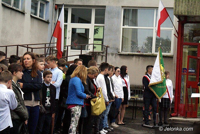 tak-witano-nowy-rok-szkolny-w-omnicy-foto-70635