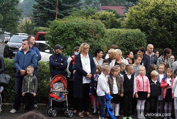 tak-witano-nowy-rok-szkolny-w-omnicy-foto-70635