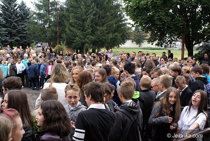 tak-witano-nowy-rok-szkolny-w-omnicy-foto-70635