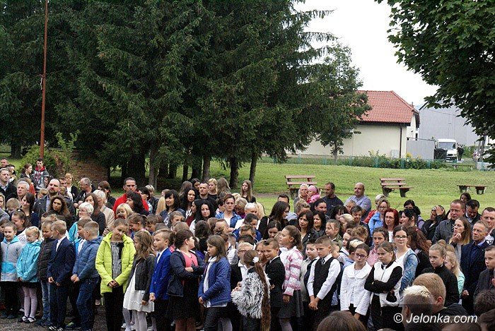tak-witano-nowy-rok-szkolny-w-omnicy-foto-70635