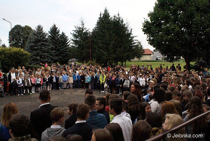 tak-witano-nowy-rok-szkolny-w-omnicy-foto-70635