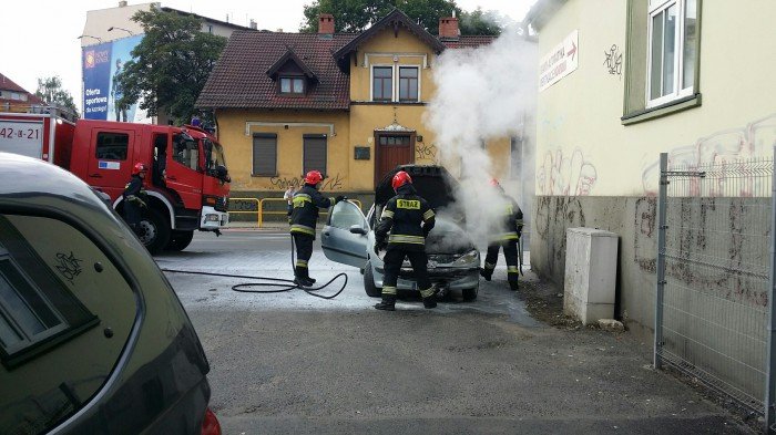 pozar-samochodu-w-jeleniej-gorze-foto-70676