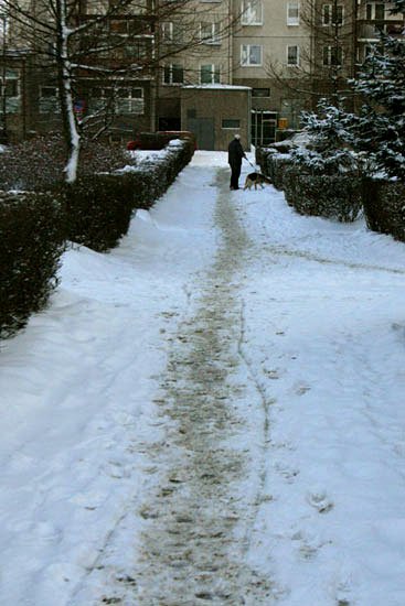 A pod śniegiem – lód.