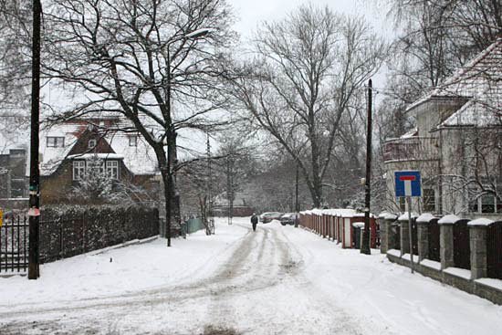 Boczne i osiedlowe uliczki. Tu pługi w sobotę nie dotarły